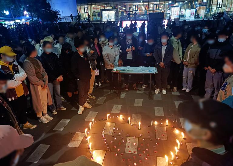 University students in Chengdu commemorating the victims of the Nov. 24 Urumqi fire, which has served as a flashpoint for nationwide protests over anti-epidemic curbs. 